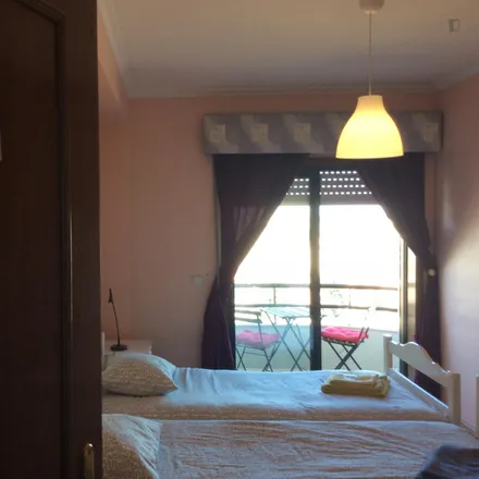 Rent this 5 bed room on Escola Secundária António Nobre in Rua Hernâni Torres, 4200-347 Porto