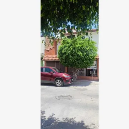 Buy this 5 bed house on Calle Princesado 117 in Real Providencia, 37234 León