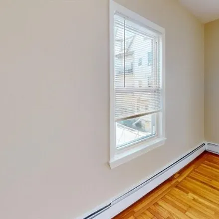 Image 2 - 5 Autumn Street, Somerville, MA 02145, USA - Apartment for rent