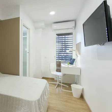 Rent this 5 bed room on Keasyfit in Carrer d'Èol, 46021 Valencia