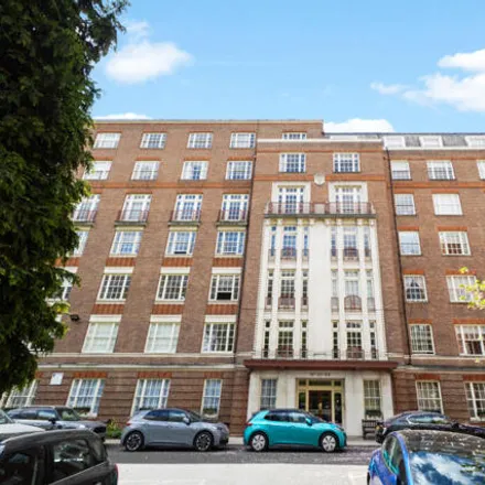 Rent this 5 bed room on Eyre Court in 3-21 Finchley Road, London