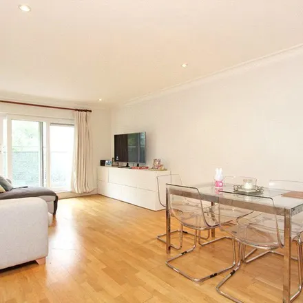 Rent this 3 bed apartment on Baynards in 1 Chepstow Place, London