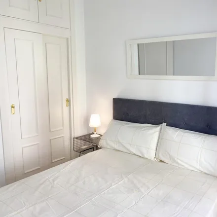 Rent this 3 bed apartment on Madrid in Calle de Lope de Rueda, 9