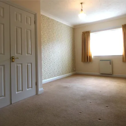 Rent this 2 bed apartment on King George Avenue in Sheet, GU32 3EU