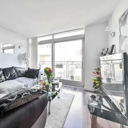 Image 3 - Newton Lodge, Greenwich, London, Se10 - Apartment for sale