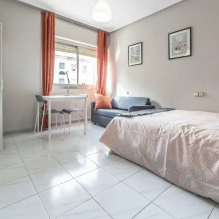 Image 3 - Carrer del Doctor Manuel Candela, 31, 46022 Valencia, Spain - Apartment for rent