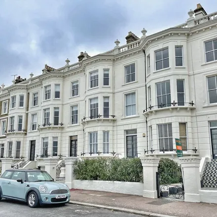 Rent this 2 bed apartment on Clifton Terrace in Southend-on-Sea, SS1 1DT