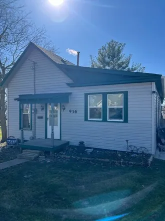 Buy this 2 bed house on 916 South Main Street in Sigourney, IA 52591