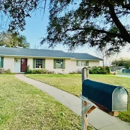 Buy this 3 bed house on 3181 Woodland Circle in San Angelo, TX 76904