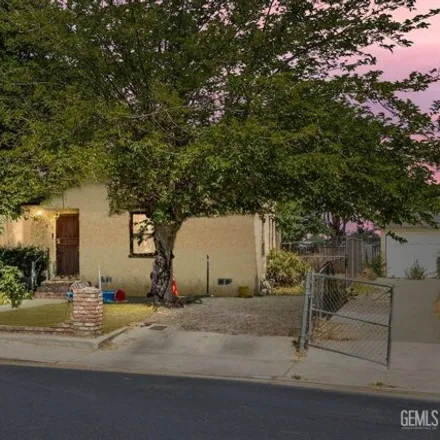 Buy this 3 bed house on 217 T Street in Bakersfield, CA 93304