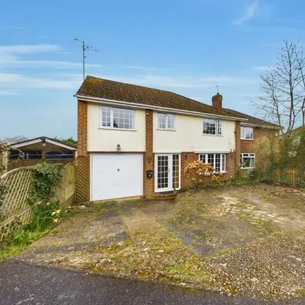 Buy this 5 bed duplex on Fairford Road in West Berkshire, RG31 6PY