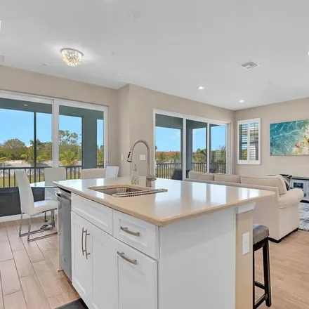 Rent this 3 bed house on Naples