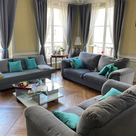 Rent this 4 bed apartment on Place d'Armes in Avenue de Sceaux, 78000 Versailles