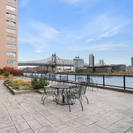 Image 7 - 25 Sutton Place South, New York, NY 10022, USA - Apartment for sale