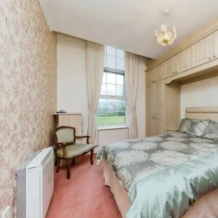 Image 9 - The Uplands, Bishopton Drive, Macclesfield, SK11 8WG, United Kingdom - Apartment for sale