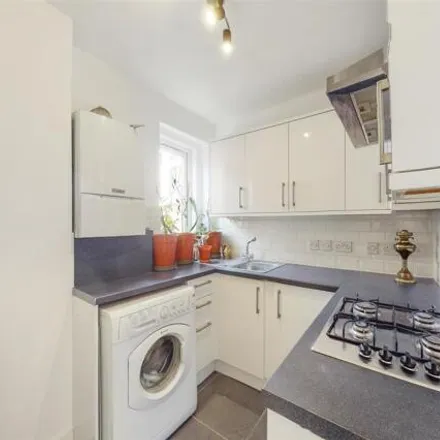 Image 5 - Inman Road, London, NW10 8QH, United Kingdom - Apartment for sale