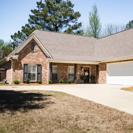 Buy this 4 bed house on 1985 Lake Circle Drive in Tupelo, MS 38801