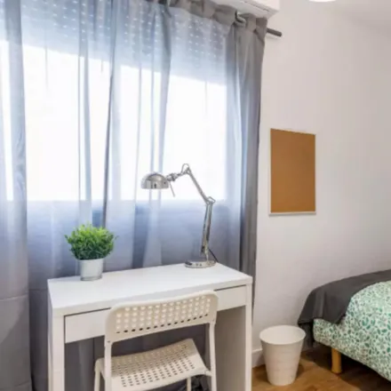 Rent this 5 bed room on Dia Market in Carrer dels Lleons, 46023 Valencia