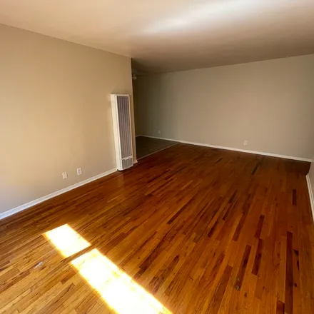 Rent this 1 bed apartment on 11th Court in Santa Monica, CA 90402