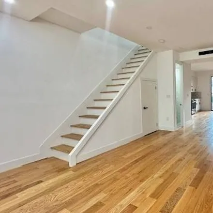 Image 9 - 2046 Pacific Street, New York, NY 11233, USA - House for sale