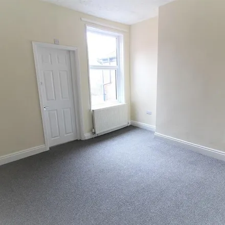 Image 6 - Canklow Road/Jubilee Street, Canklow Road, Rotherham, S60 2JH, United Kingdom - Duplex for rent