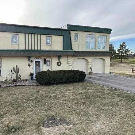 Buy this 3 bed condo on 2725 Colonial Street in Hays, KS 67601