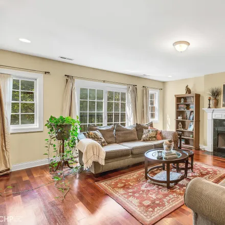 Image 2 - 6819 South Cornell Avenue, Chicago, IL 60649, USA - House for sale