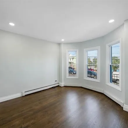 Rent this 3 bed apartment on Firefighters' Memorial Park in Palisade Avenue, Union City