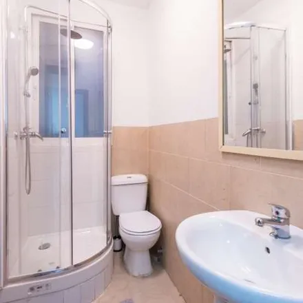 Rent this 11 bed apartment on Consejería de Medio Ambiente in Vivienda y Agricultura, Calle de Sevilla