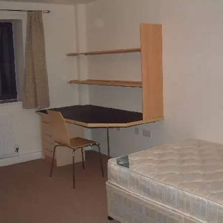 Rent this 5 bed apartment on 1 Kirkstall Lane in Leeds, LS5 3LA