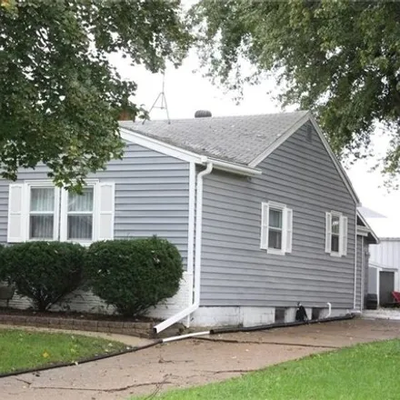 Buy this 2 bed house on 943 Columbus Street in Pella, IA 50219