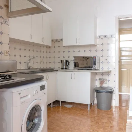 Image 3 - Avenida de Roma, 1000-262 Lisbon, Portugal - Apartment for rent