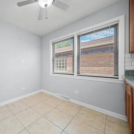 Image 7 - 9611 South Parnell Avenue, Chicago, IL 60628, USA - House for sale