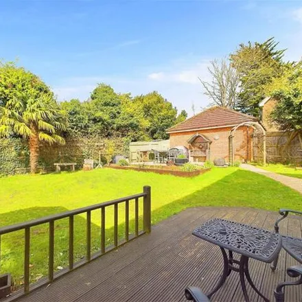 Image 3 - Valley Gardens, Worthing, BN14 0AQ, United Kingdom - House for sale