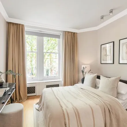 Rent this 4 bed apartment on Campden Hill House in 196 Campden Hill Road, London