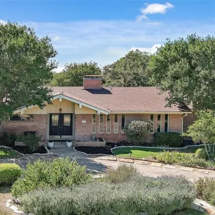 Buy this 4 bed house on 1002 Hummingbird Lane in Woodway, TX 76712