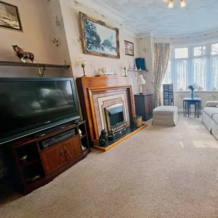 Image 2 - 1 Edwina Close, Southampton, SO19 7BJ, United Kingdom - House for sale