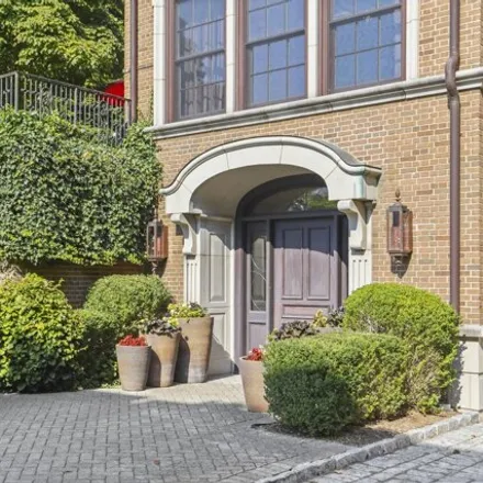 Image 2 - 48 Davenport Avenue, Greenwich, CT 06830, USA - Townhouse for rent