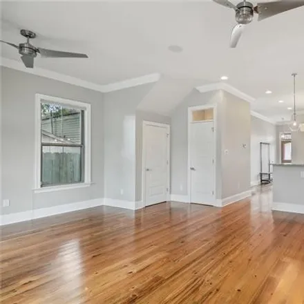 Image 8 - 621 Milan Street, New Orleans, LA 70115, USA - House for sale