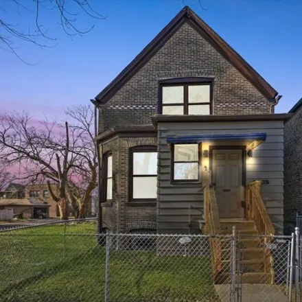 Buy this 2 bed house on 7356 South Kenwood Avenue in Chicago, IL 60619