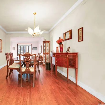 Image 5 - 100-23 67th Drive, New York, NY 11375, USA - Townhouse for sale