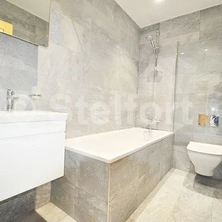 Image 2 - The Mamelon Tower, Queen's Crescent, London, NW5 4DS, United Kingdom - Apartment for rent