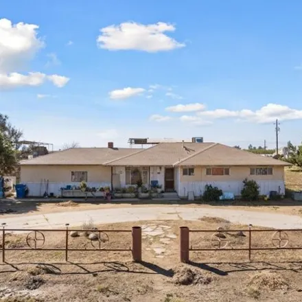Buy this 3 bed house on 8413 Muller Road in Bakersfield, CA 93307