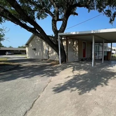 Image 4 - 700 E Lewis St, Sinton, Texas, 78387 - House for sale
