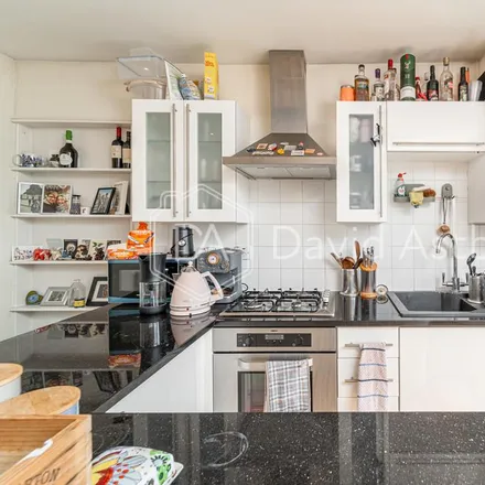Rent this 1 bed apartment on 122 Englefield Road in London, N1 3LJ