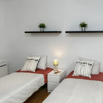 Rent this 6 bed room on Carrer de Muntaner in 306, 08001 Barcelona