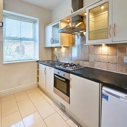 Image 3 - 10 Devonshire Place, Harrogate, HG1 4AA, United Kingdom - Apartment for rent