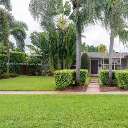 Image 2 - 300 Northwest 77th Way, Pembroke Pines, FL 33024, USA - House for sale