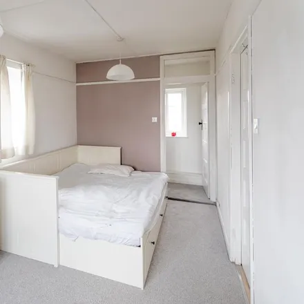 Rent this 1 bed room on Grange Road in London, KT9 1EY