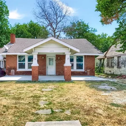 Buy this 3 bed house on 1002 North Beckley Avenue in Dallas, TX 75208